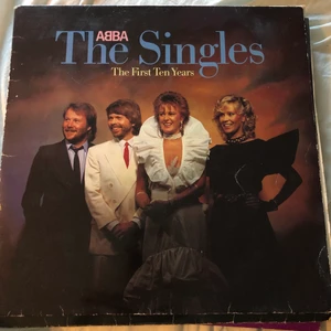 Vinyl - Säljer min ABBA singels skiva! Sliten paketering men borde låta bra