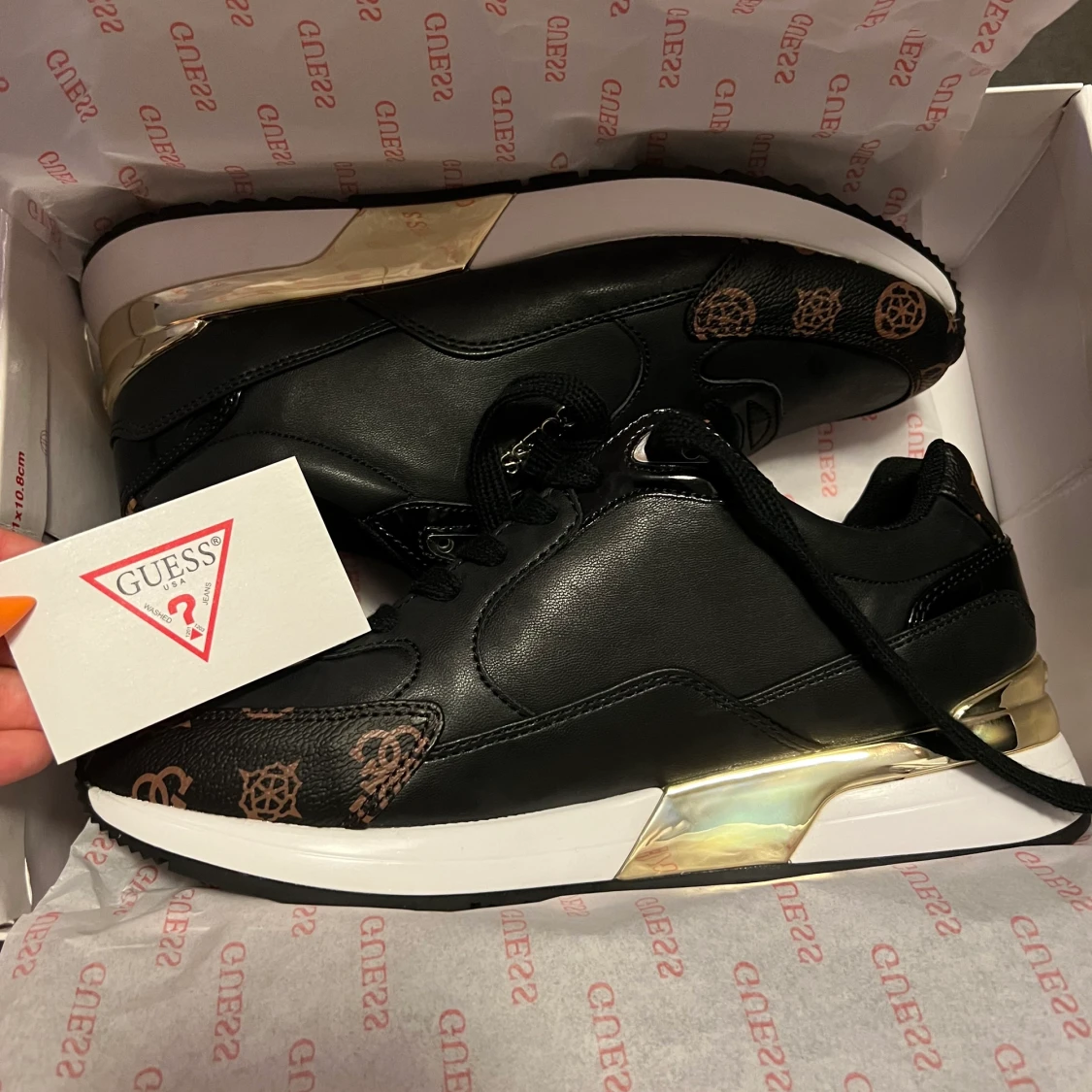 Guess skor nya  - 90