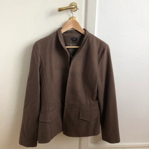 Kappa - Superfin kappa från Lindex, perfekt till hösten och vintern🥰❤️ storlek 42, men sitter snyggt på XS-S❤️ köpare står för frakt❤️