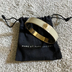 Marc Jacobs armband - Knappt använt. Dustbag medföljer.