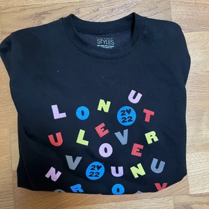 LOT sweatshirt  - säljer min lot sweatshirt pga att den inte passar mig som förväntat. Har använt den endast 1 gång och tänker att någon annan kan få bättre användning för den