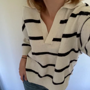 stickad tröja  - gullig randig stickad tröja från h&m, sparsamt använd🫶