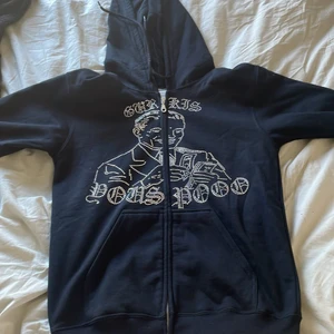Gurkis X Youspoo zip hoodie  - Fet hoddie tar även byten