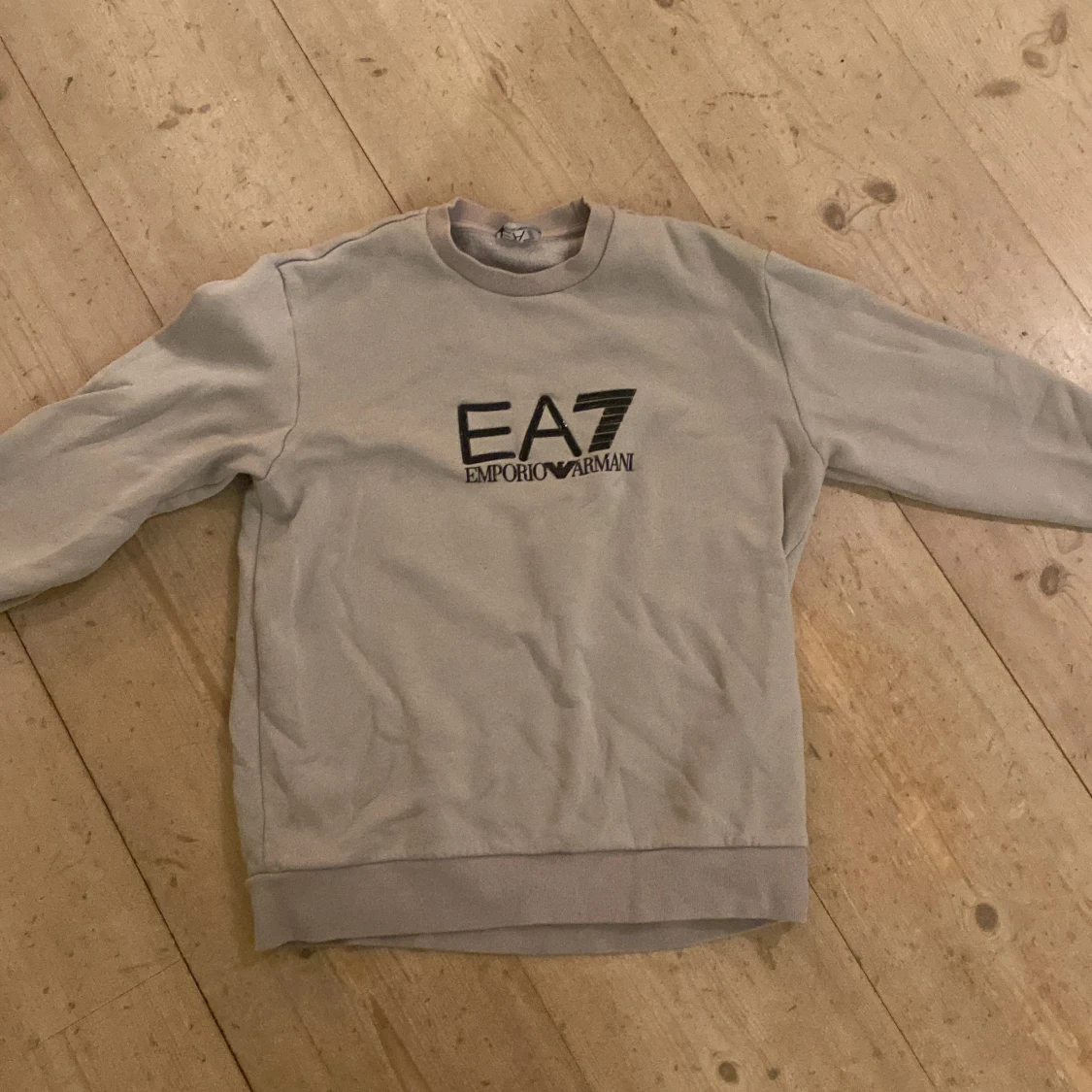 Oanvänd Armani college tröja