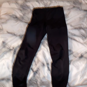 Gympa byxor  - Helt nya gympa byxor hittade kläder fullt med kläder. Kostar 50 kr vet inte hur mycket jag köpte den för 