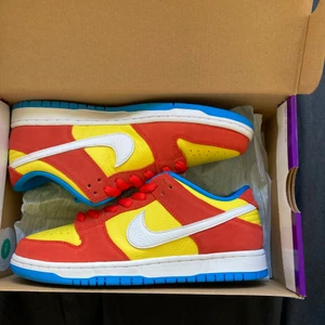 Nike sb dunk lows - A brand new pair of bart simpson sb dunks in size 42/8,5. Comes with original box and receipt. Dm me if you have any questions 