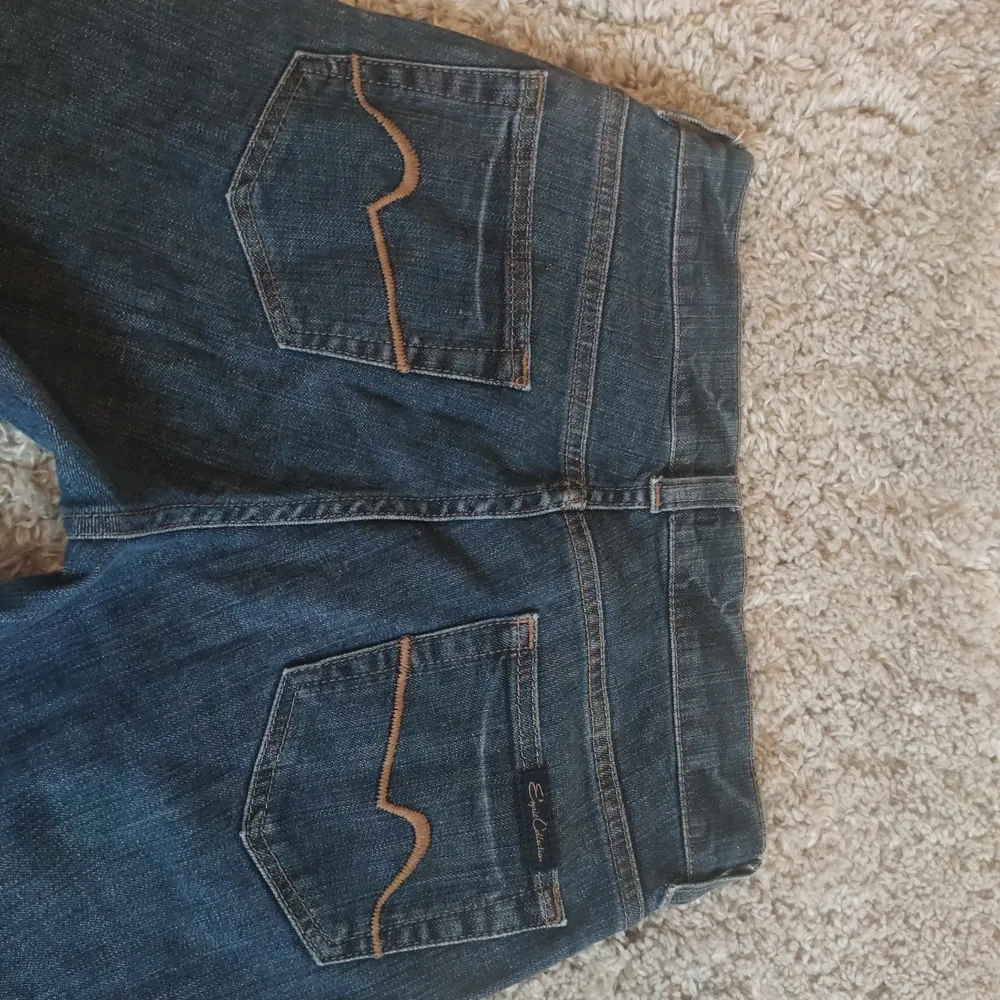 Lågmidjade jeans från Espirit, rak modell men lite mer utsvängda nertill💖💖. Jeans & Byxor.