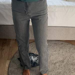 Weekday jeans i modellen rowe💕