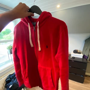 polo zip - säljes pga börjar bli för liten för mig, fett bra skick