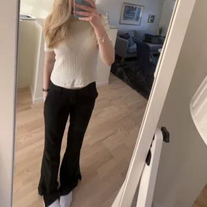 Stickad t-shirt  - Säljer denhör typ stickade tröja från zara på grund av att den tyvärr inte kommit till någon användning. Pris: 120 kr Storlek: xs/s