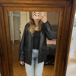 Skinnjacka  - Skinnjacka från stradivarius till salu!☺️