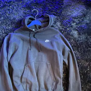 Nike hoodie storlek M finns inga tecken på användning