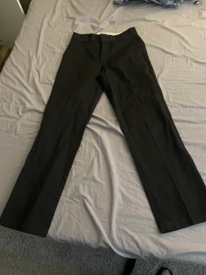 Dickies byxor  - Svarta dickies byxor aldrig använda 