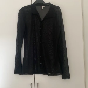 Mesh-skjorta från Nelly - Fin skjorta i mesh från Nelly. Aldrig använd. Storlek M.