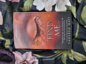 Find me (shatter me serien) - Shatter me serien i perfekt skickt. 