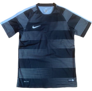Nike T-Shirt - .