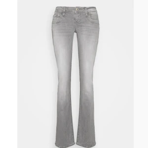 Bootcut jeans - Säljer dessa trendiga och slutsålda ltb jeans💕 lappen finns kvar och är aldrig använda, säljer pga att jag råkade beställa 2 stycken likadana💕