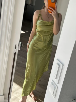 Jätte fint klänning  - Jätte fint sommar klänning perfekt för semester eller en dejt. Helt nytt aldrig använd. 