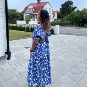 Klänning  - Använt 1 gång. Ny skick. Storlek 38