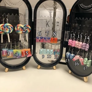 Örhängen! - Handgjorda örhängen, 10kr styck! Pluppar ingår i köpet. Numrerade för enkelhetens skull. Samfraktar gärna, köp hur många ni vill :) 