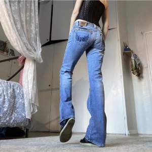 Så snygga jeans köpta här på plick! Skriv för mer info ❤️