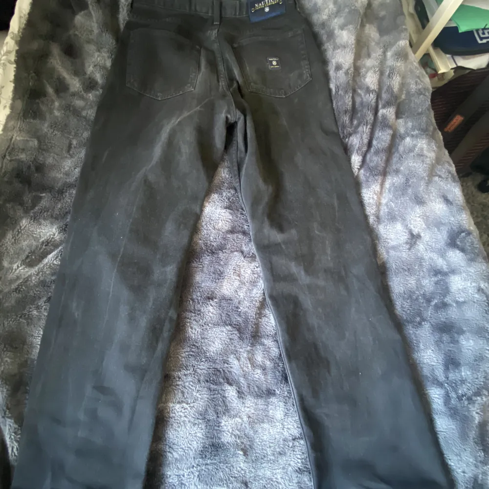 Vintage Nautica jeans company storleken är 32x32 men passar mer som 32x34 Skriv om du vill ha flera bilder! Priset är diskuterbart!!!. Jeans & Byxor.
