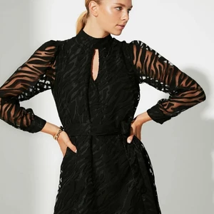 Klänning - Säljer denna jättefina oanvända klänning!❤️❤️ 