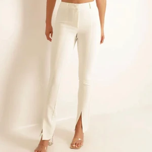 Chiquelle byxor - Säljer dessa byxor från chiquelle som jag aldrig har använt. Tog bort lappen i förtroende om att jag kommer att använda, vilket jag inte gjorde därav säljer jag dom. Helt nya och jag bjuder på frakten🌸 