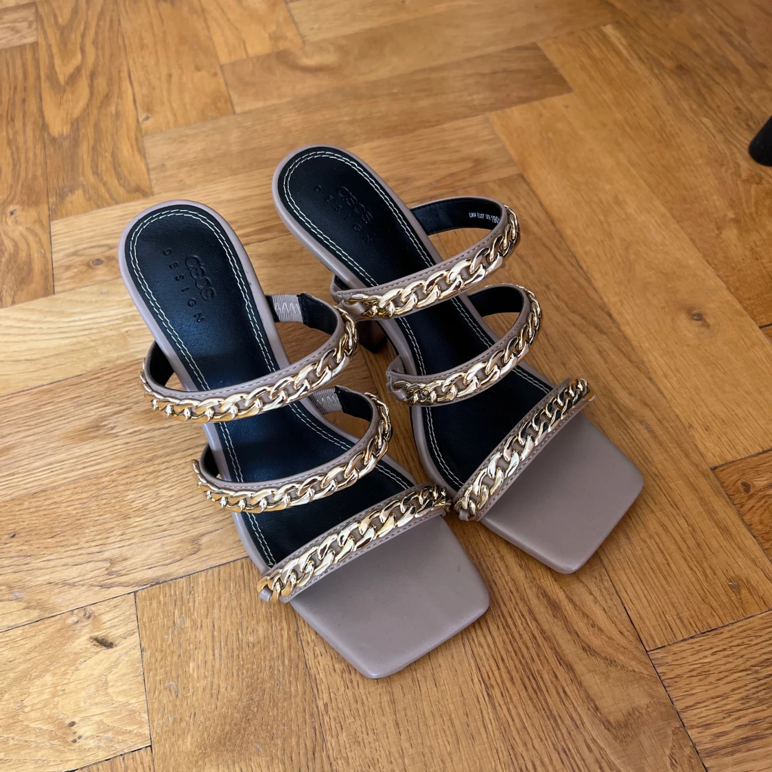 Oanvända klackar - 90