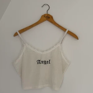 Linne - Vitt croppad linne i strl M. 