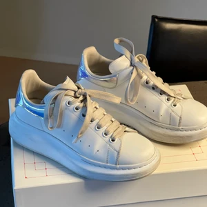 Alexander mcqueen - Ett par Alexander mcqueen i bra skick. Köpta från farfetch för ungefär 2 år sedan.