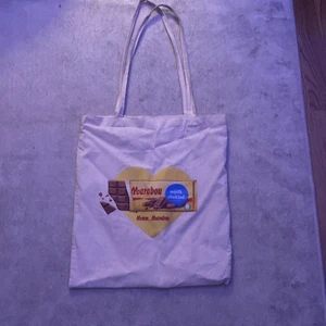 En marabou tyg väska  - En marabou tyg väska som jag bara andvänt en gång 