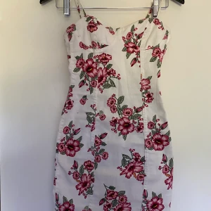fin sommar klänning  - super fin sommar klänning från hm