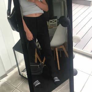 Veromoda kostymbyxor strl S/36 - Ett par kostymbyxor som jag önskade passade mig men har testat dem ett par gånger men dem är för stora. Kostade 400 kr på Veromoda. Frakten ingår i köpet.
