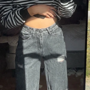 Fina Coola jeans! - Xs skit snygga jeans passar mig som har 32 men passar större oxå!
