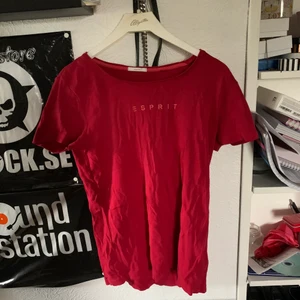 Röd tröja från esprit - ❤️