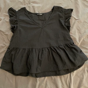 Topp från SHEIN  - Aldrig använd, säljer för att den inte kommer till användning Storlek XS men passar S