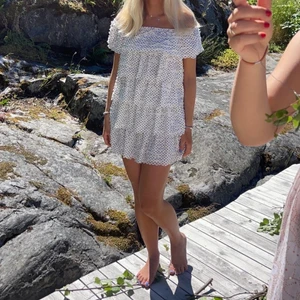 Zara klänning prickig - S