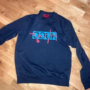 Hugo boss  - ALDRIG använd hugo boss sweatshirt, köpt förra året, storlek XS. 10/10 skick