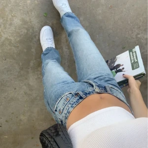 Zara midrise keans - Säljer mina älskade zara jeans med relativt låg midja, då de inte passar mig längre Storlek 34💕