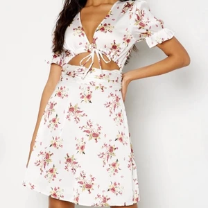 Klänning  - Oanvänd klänning från bubbleroom i storlek 36! 