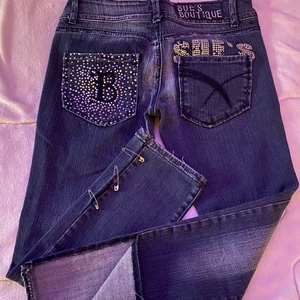 Skitcoola Jeans - skitcoola jeans köpta på second hand men dock är för små för mig💞 storlek M men passar som mer som XS-S 