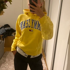 Tommy Jeans hoddie - Fint skick XS