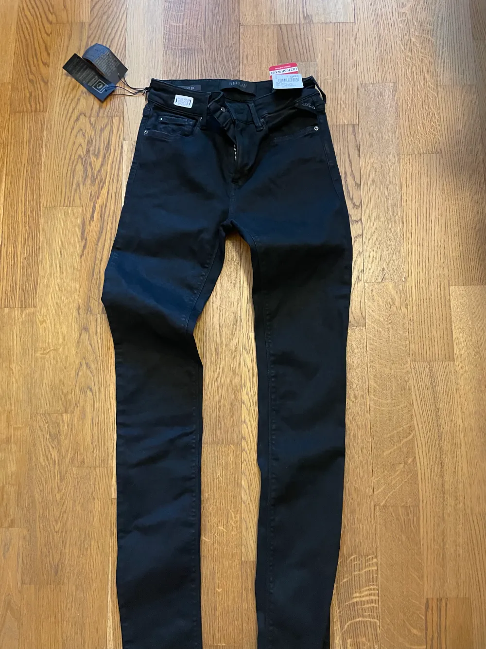 Nya Replay jeans i storlek 27/32.. Jeans & Byxor.