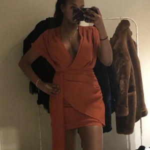 Klänning  - Säljer min fina klänning från prettylittlething för 150kr