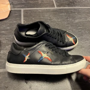 Axel Arigato - Intressekoll på mina fina arigato skor ❤️. Strl: 39 SÄLJS ENDAST TILL BRA BUD