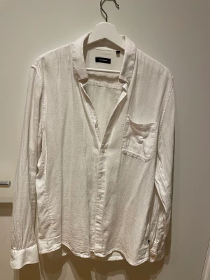 Linneskjorta  - Vit linneskjorta från Martinique i storlek L