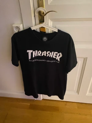 Thrasher t-shirt - Äkta tröja i bra skick köptes i somras för 499kr. 