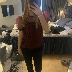 Blus - Slutsåld blus med puffärm från nakd. Använd en gång, stl 36❤️🤩