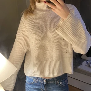 Stickad tröja - Strl S från Ginatricot 